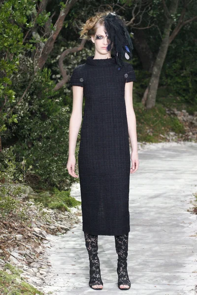 Look 16